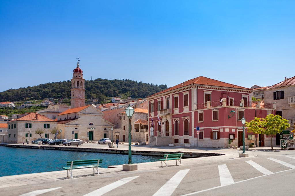 Apartments Pucisca Exterior photo